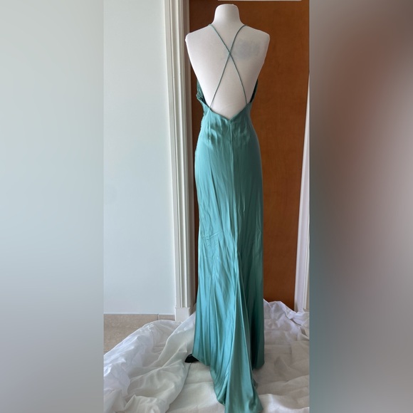 NWT! SER.O.YA EMMA 100% SILK GOWN in Feldspar Green Size S Seroya - Picture 2 of 13